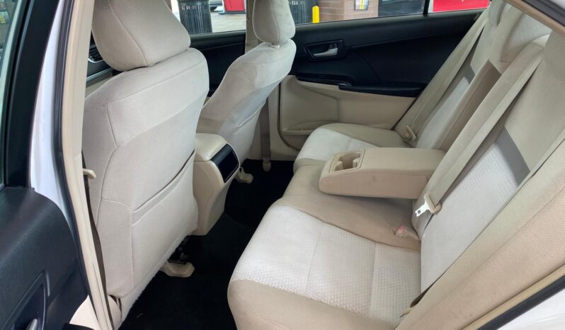 
								2012 Toyota Camry Base full									