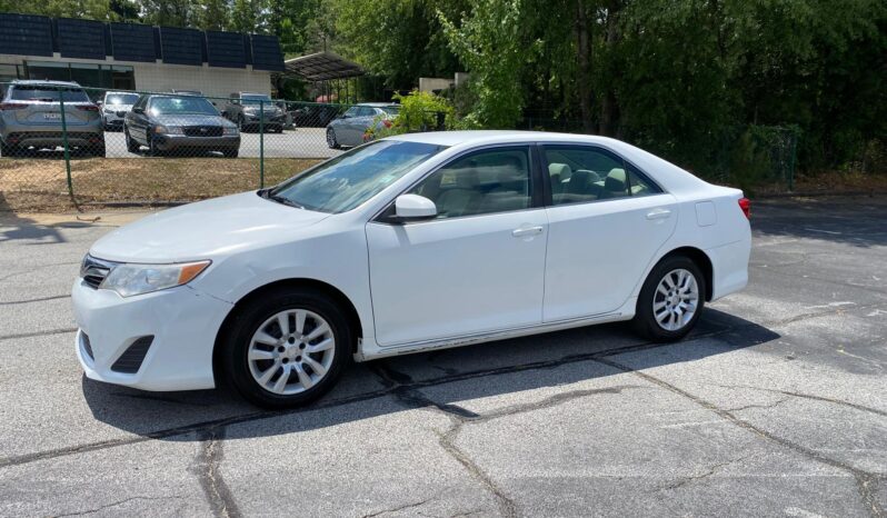 
								2012 Toyota Camry Base full									