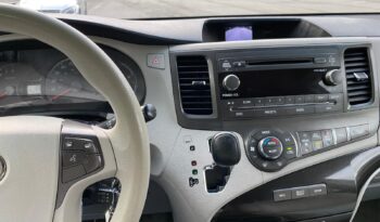 
										2014 Toyota Sienna full									