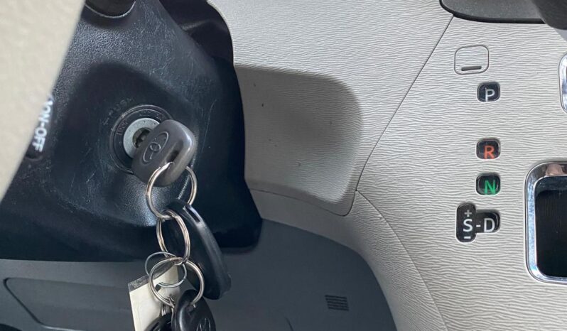 
								2014 Toyota Sienna full									