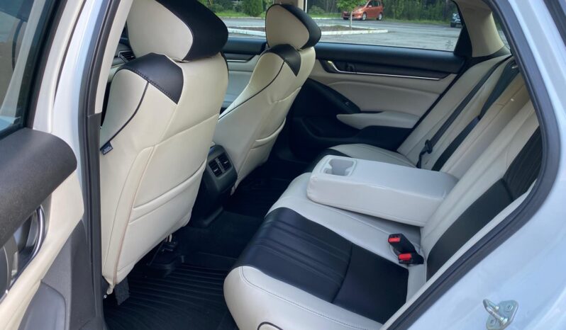 
								2018 Honda Accord full									