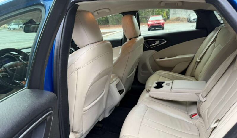 
								2016 Chrysler 200 full									