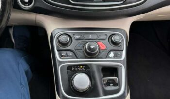 
										2016 Chrysler 200 full									
