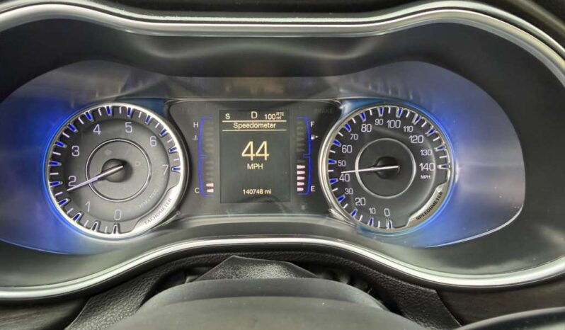 
								2016 Chrysler 200 full									