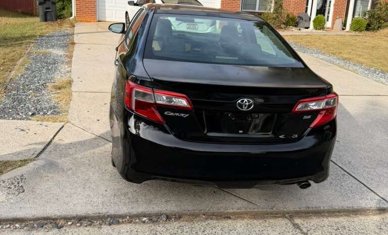 
								2013 Toyota Camry SE full									