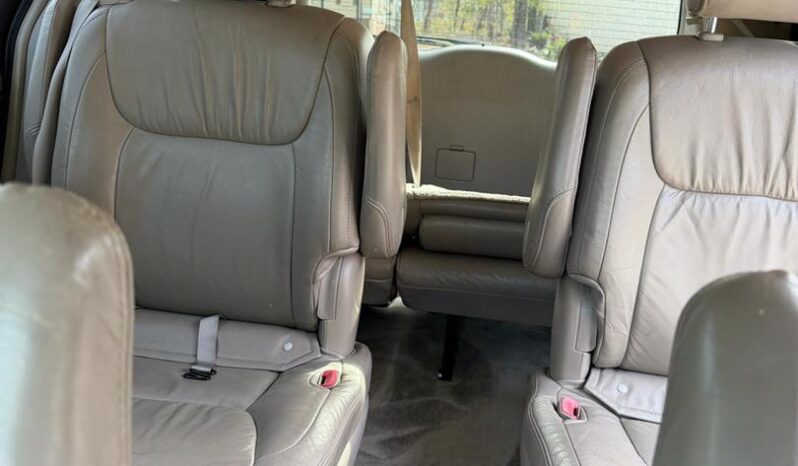 
								2006 Toyota Sienna full									