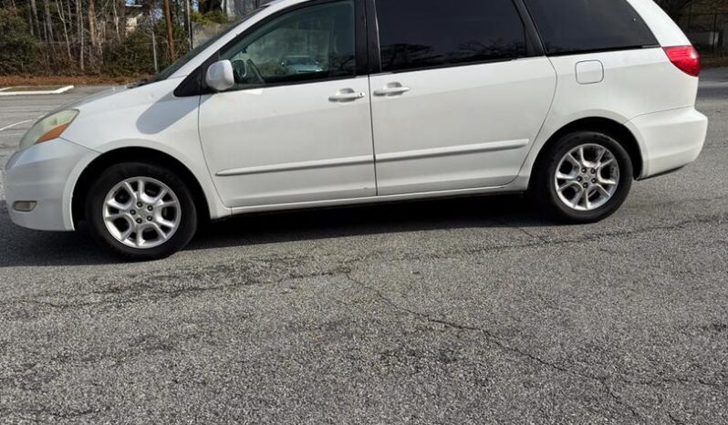 
								2006 Toyota Sienna full									