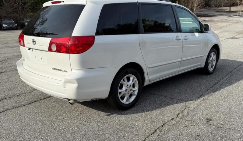 
								2006 Toyota Sienna full									