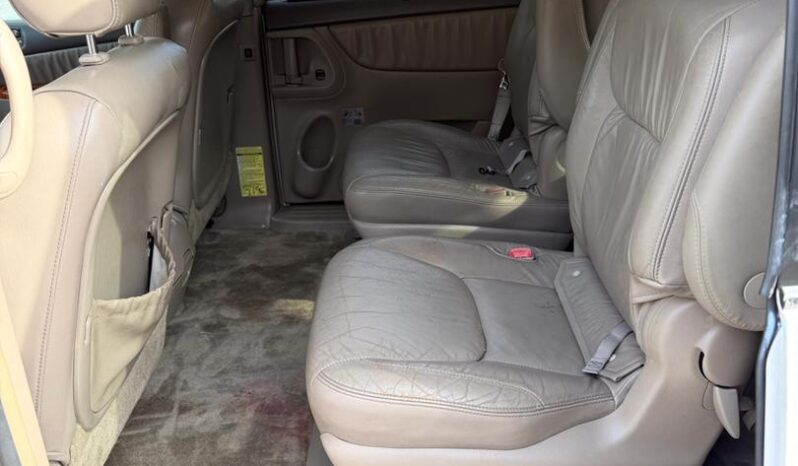
								2006 Toyota Sienna full									