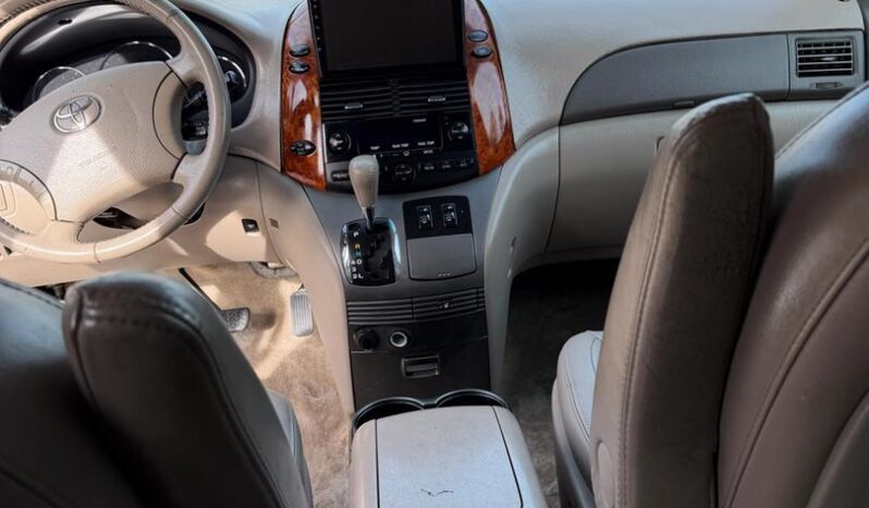 
								2006 Toyota Sienna full									