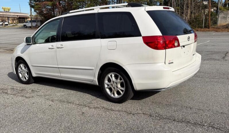 
								2006 Toyota Sienna full									