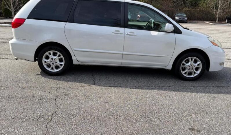 
								2006 Toyota Sienna full									