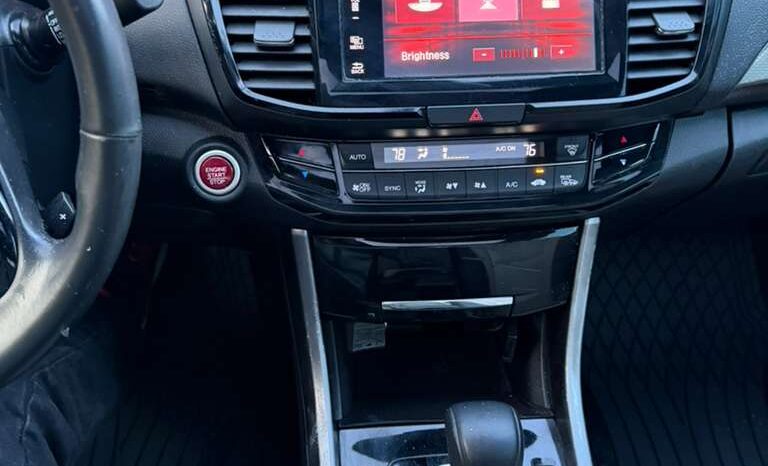 
								2017 Honda Accord full									