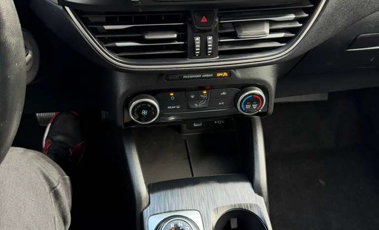 
								2022 Ford Escape full									