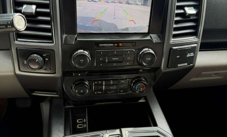 
								2017 ford F150 -XLT full									