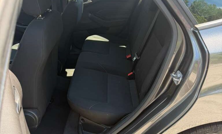 
								2018 Ford Focus SE full									