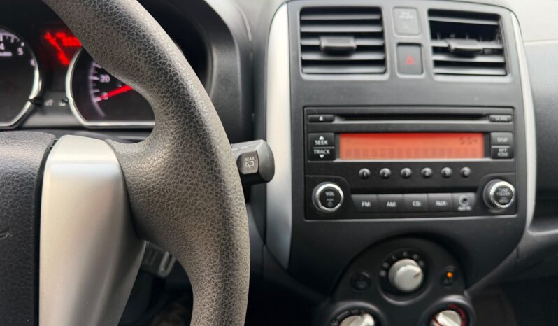 
								2014 Nissan Versa full									