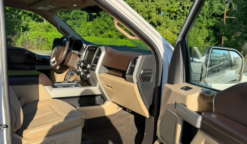 
								2019 F150 lariat full									