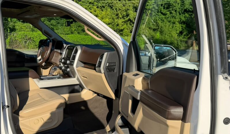 
								2019 F150 lariat full									