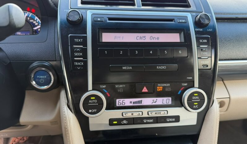 
								2012 Toyota Camry Hybrid full									