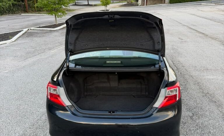 
								2012 Toyota Camry Hybrid full									
