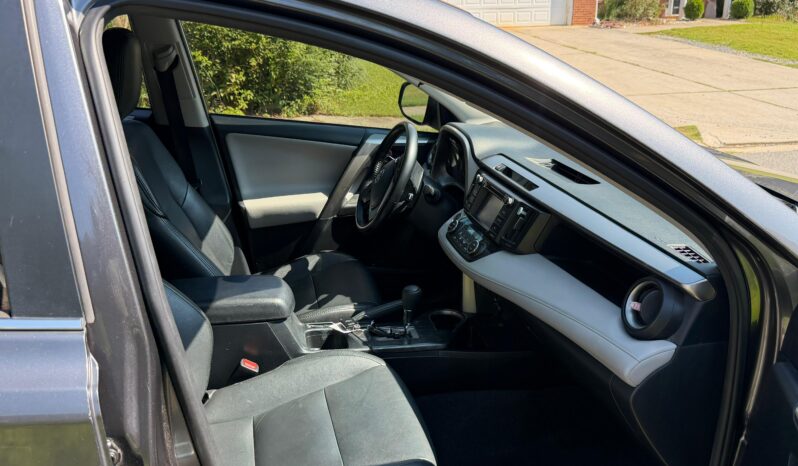 
								2018 Toyota RAV4 XLE full									