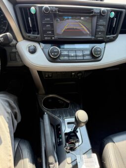 
										2018 Toyota RAV4 XLE full									