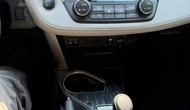 
								2018 Toyota RAV4 XLE full									