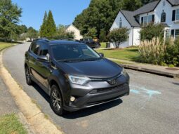 
										2018 Toyota RAV4 XLE full									