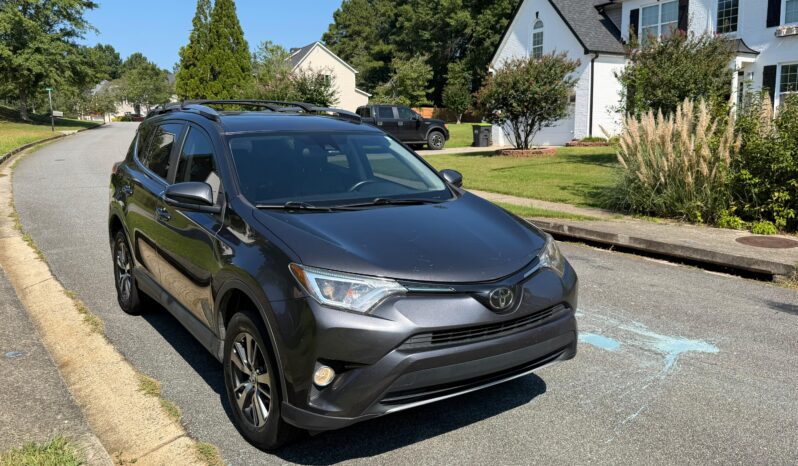 
								2018 Toyota RAV4 XLE full									