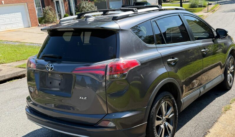 
								2018 Toyota RAV4 XLE full									