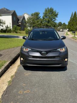
										2018 Toyota RAV4 XLE full									