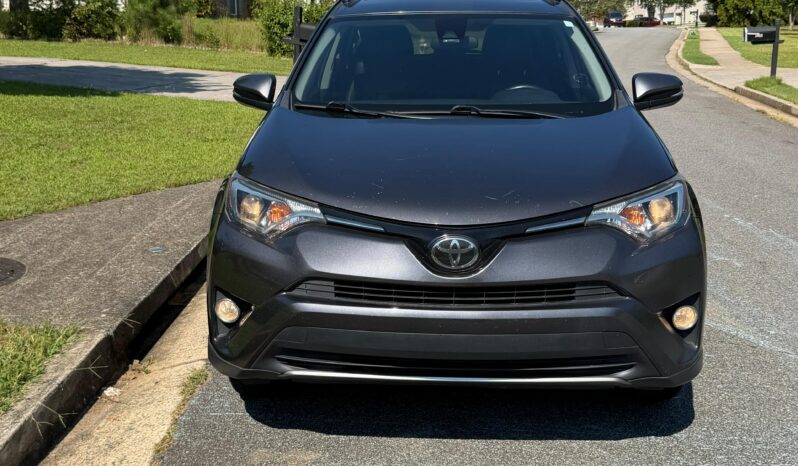 
								2018 Toyota RAV4 XLE full									