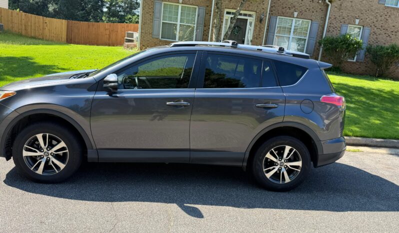 
								2018 Toyota RAV4 XLE full									