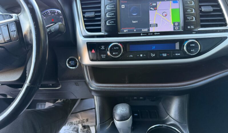 
								2018 Toyota Highlander SE full									