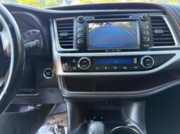 
										2018 Toyota Highlander SE full									