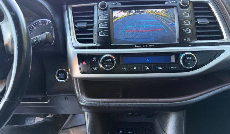 
								2018 Toyota Highlander SE full									
