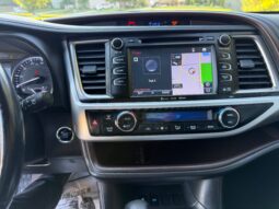 
										2018 Toyota Highlander SE full									