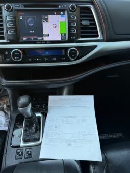 
										2018 Toyota Highlander SE full									