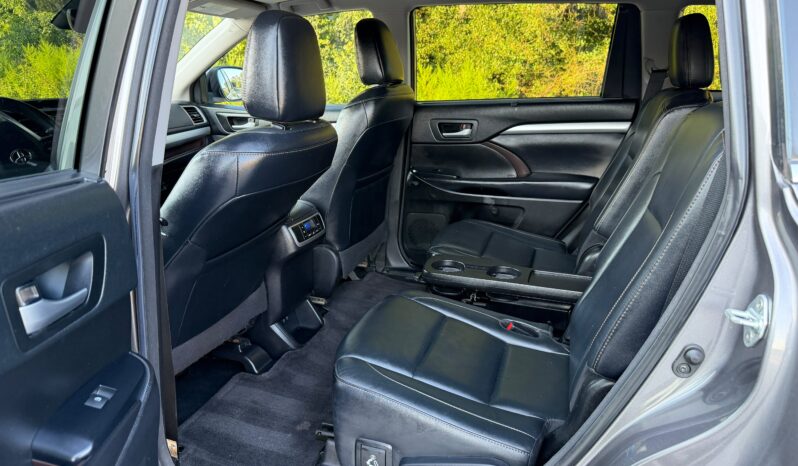 
								2018 Toyota Highlander SE full									