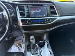 
										2018 Toyota Highlander SE full									