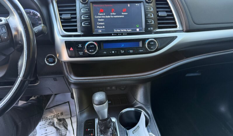 
								2018 Toyota Highlander SE full									