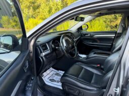 
										2018 Toyota Highlander SE full									