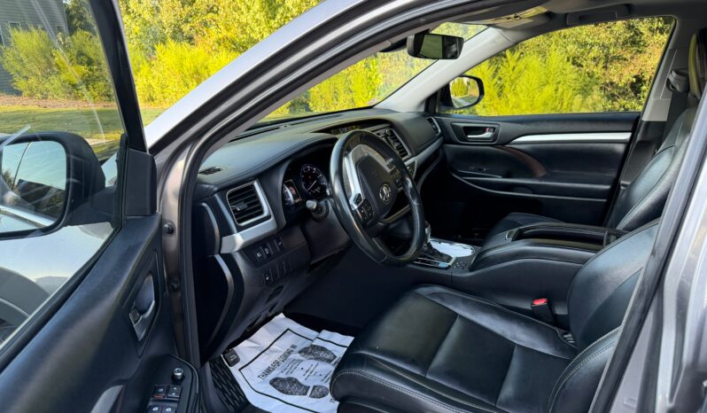 
								2018 Toyota Highlander SE full									