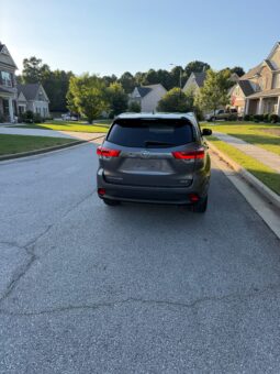 
										2018 Toyota Highlander SE full									