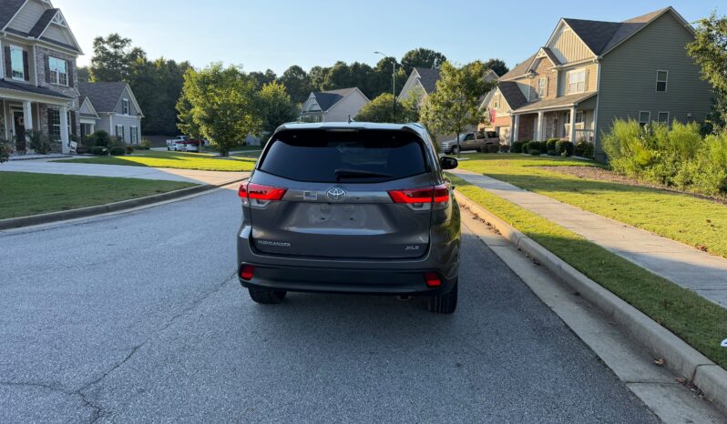 
								2018 Toyota Highlander SE full									