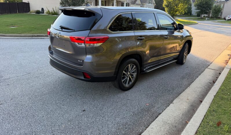 
								2018 Toyota Highlander SE full									