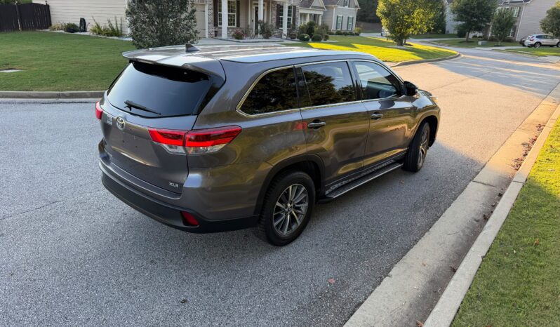 
								2018 Toyota Highlander SE full									