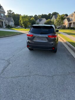 
										2018 Toyota Highlander SE full									