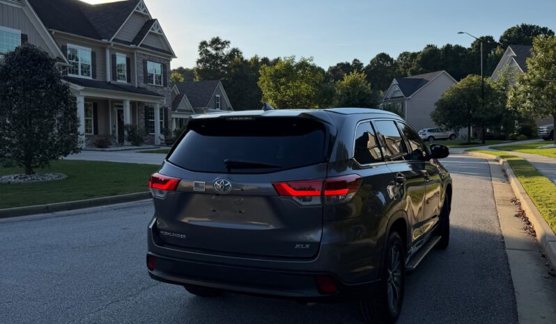 
								2018 Toyota Highlander SE full									